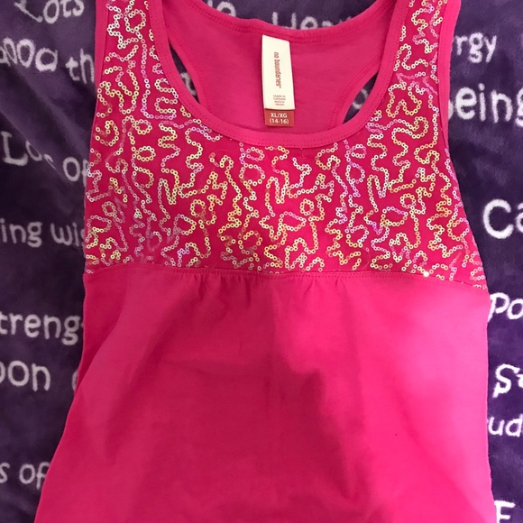 Bundle - sweater, capris and tank top - Picture 7 of 8